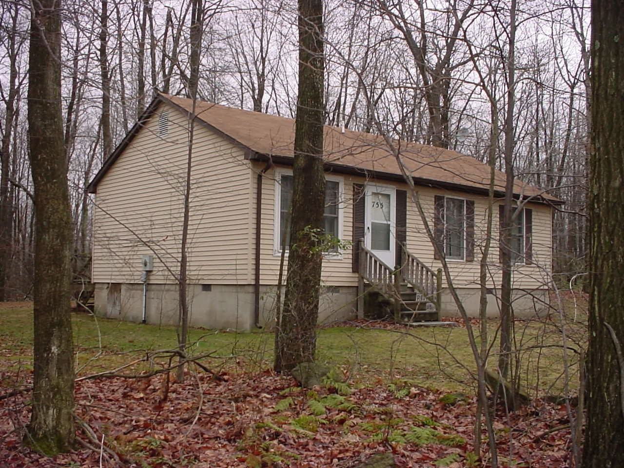 755 Amish Rd - Photo 3 of 13