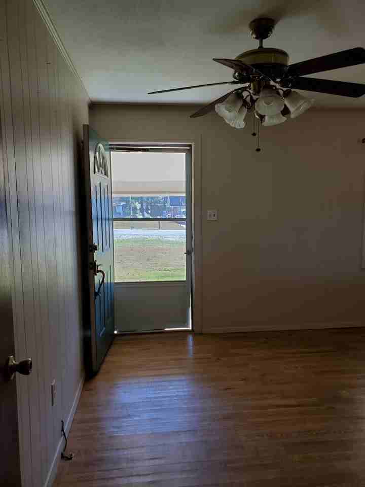 706 W Camp Ave - Photo 2 of 19