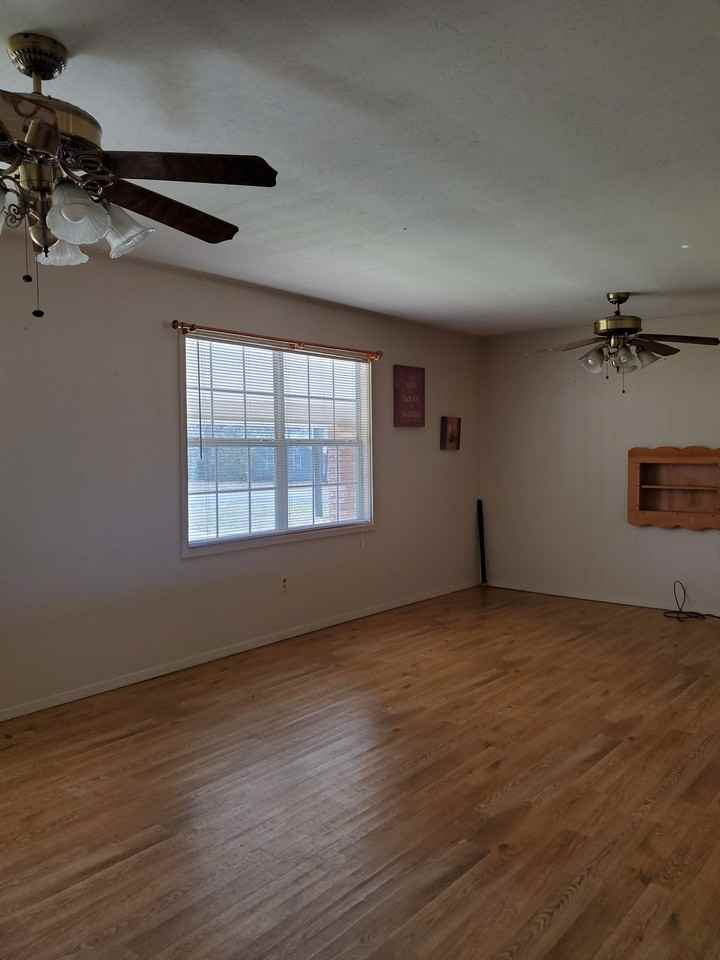 706 W Camp Ave - Photo 3 of 19