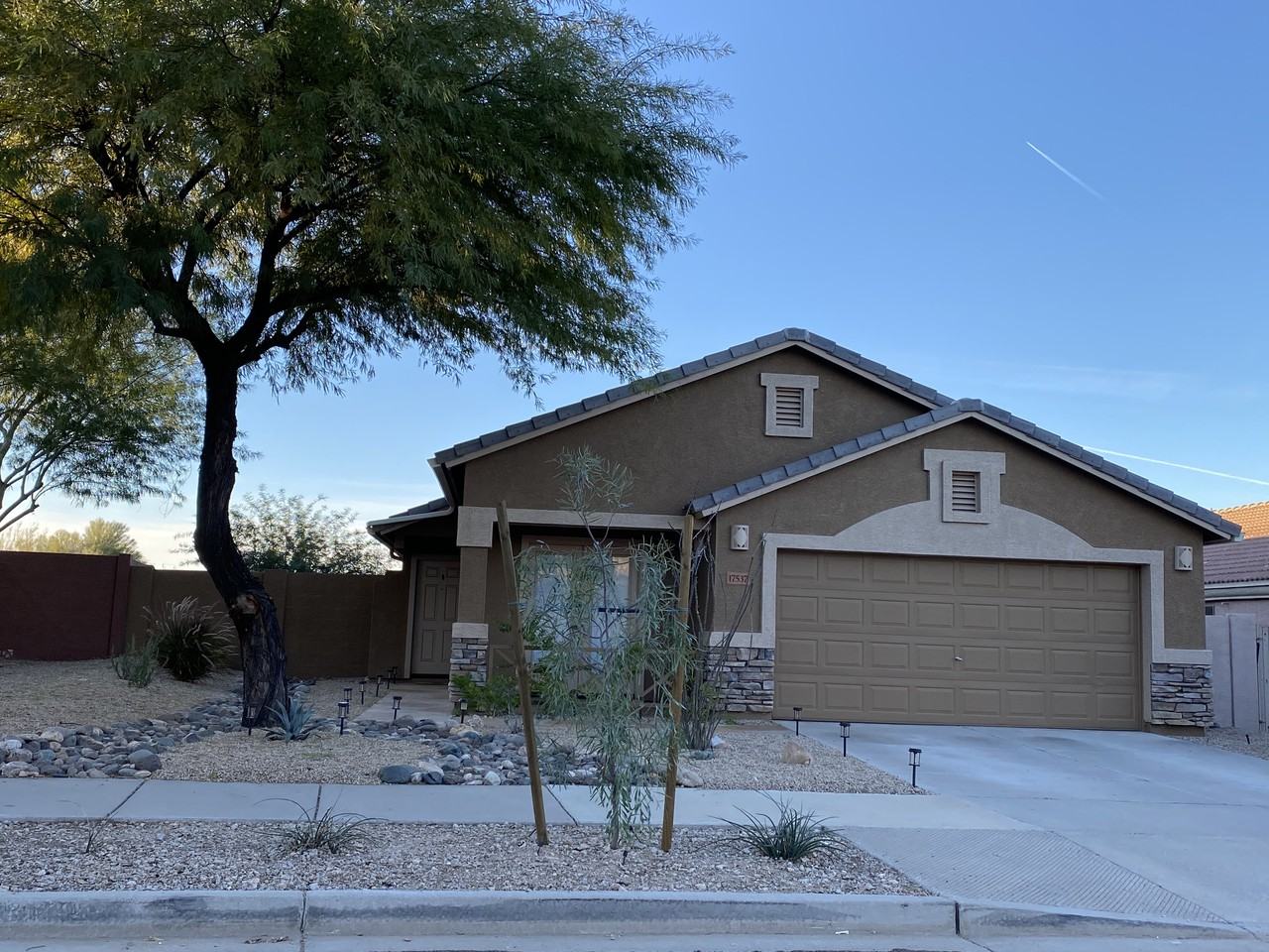 17537 W Wind Drift Ct - Photo 2 of 8