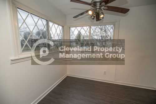 301 W Glendale St - Photo 3 of 10