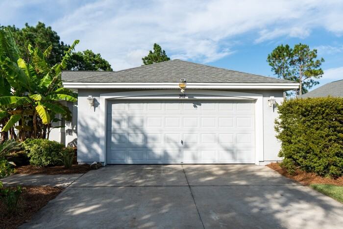 202 Windsor Way - Photo 2 of 23