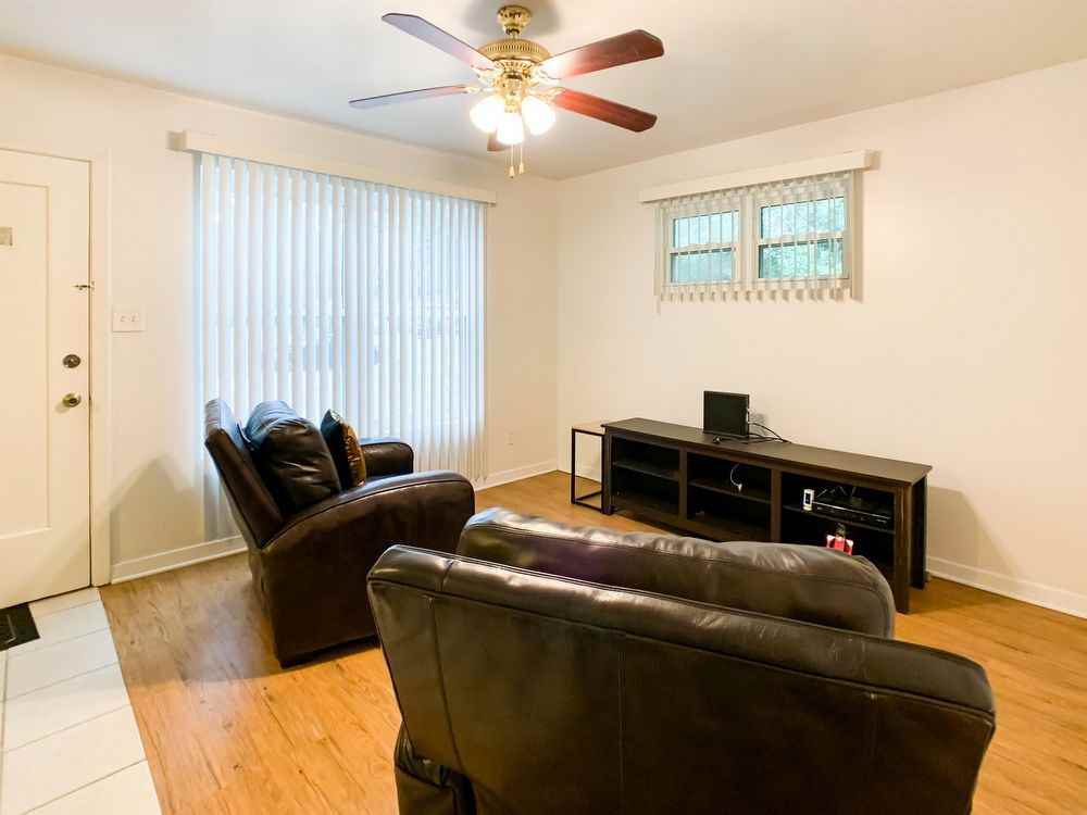 924 Lake Terrace Avenue - Photo 3 of 10