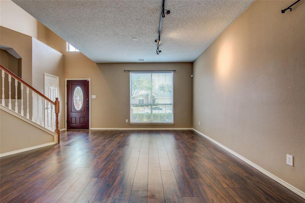 1809 Newton Dr - Photo 2 of 12