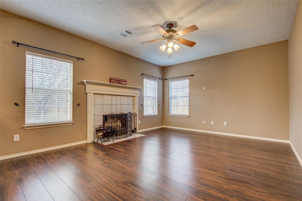 1809 Newton Dr - Photo 3 of 12