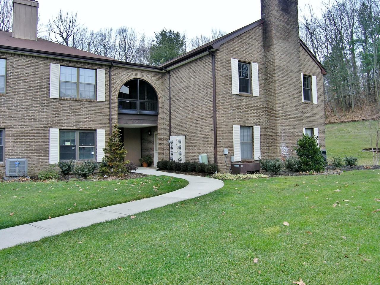 304 Wellington Place - Photo 3 of 16