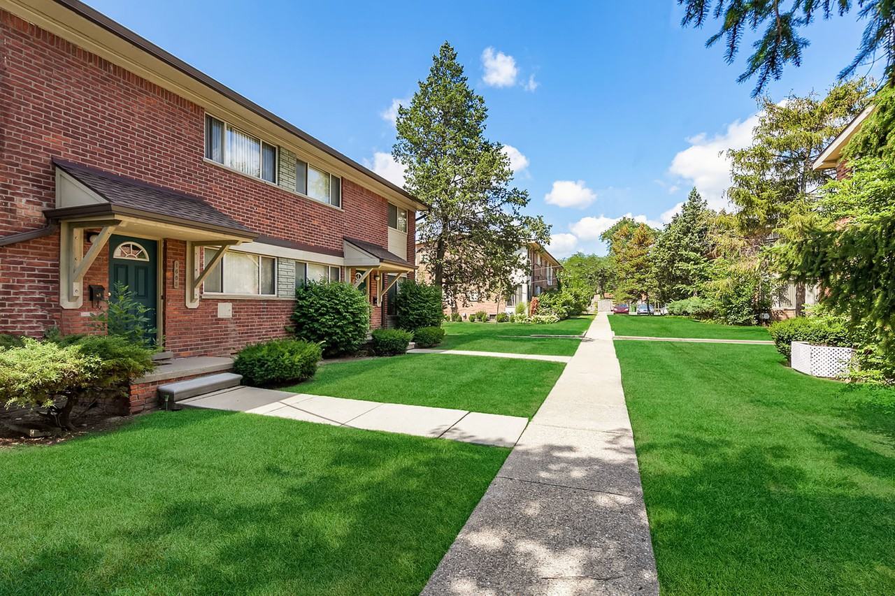 Waitlist Only - Arlington Townhomes & Apartments - Photo 5 of 100