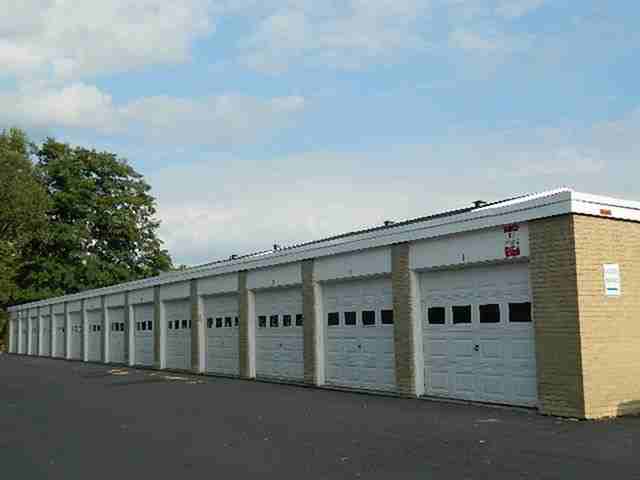 Beverly Hills Apartments - Photo 4 of 43