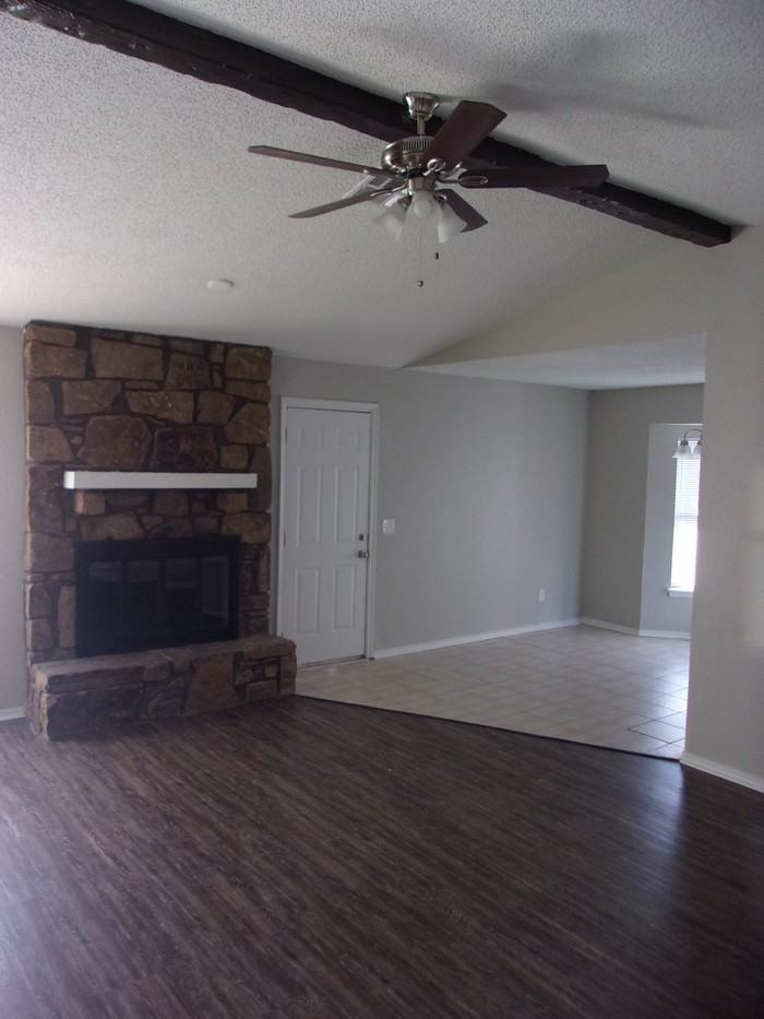 1418 East 67th Street - Photo 3 of 11