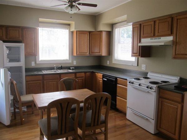 5297 Stone Rd - Photo 3 of 8