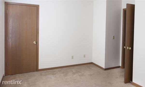 Pine Crossing Apartments - Photo 2 of 12