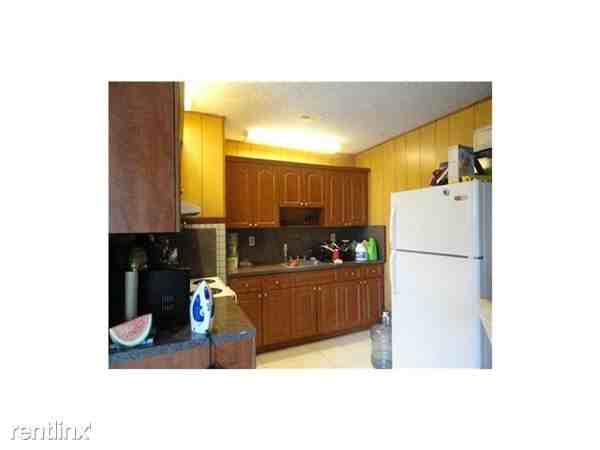 853 SW 9th St - Photo 2 of 2