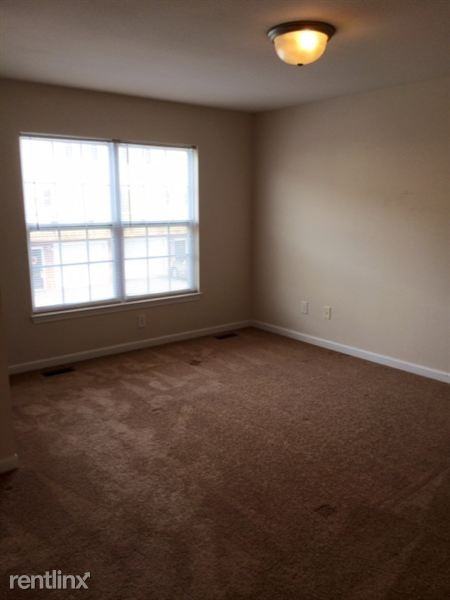 2121 S Greenwood Dr - Photo 3 of 9