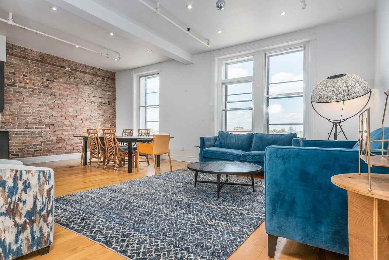 15 Marie-Anne Street West #303