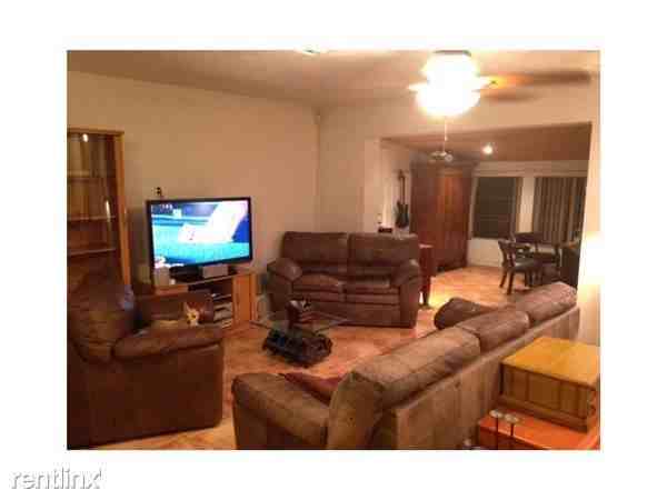 2731 SW 18th St - Photo 2 of 5