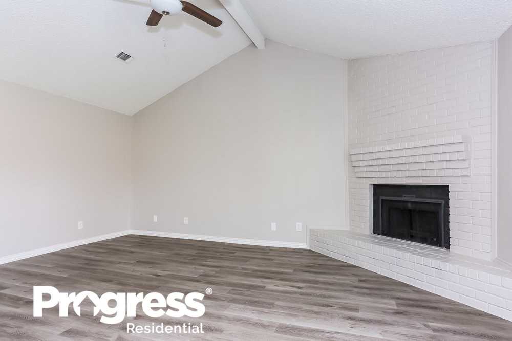 417 Oakwood Cir - Photo 3 of 16