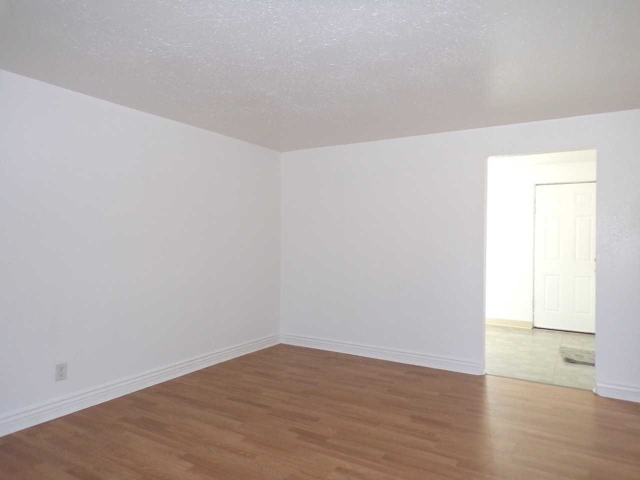 1129 Dallas Street - Photo 4 of 21
