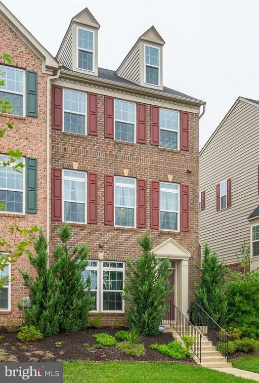 3612 Wright Terrace Ne - Photo 2 of 32