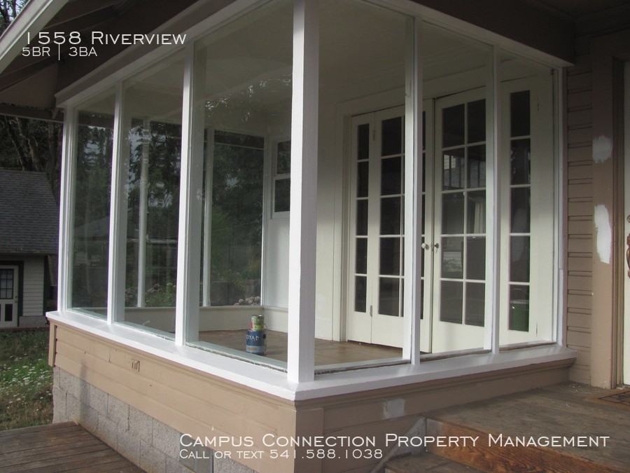 1558 Riverview - Photo 2 of 9
