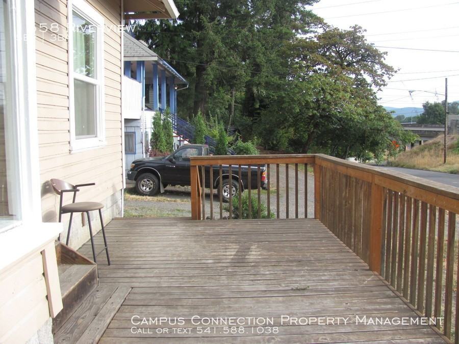 1558 Riverview - Photo 3 of 9