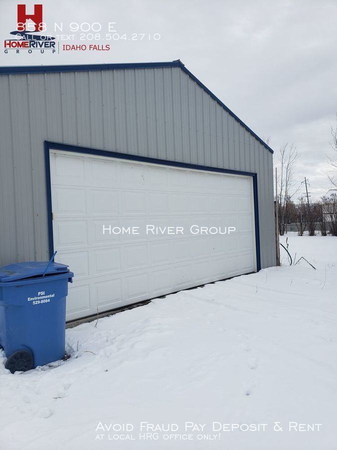 858 N 900 E - Photo 3 of 20