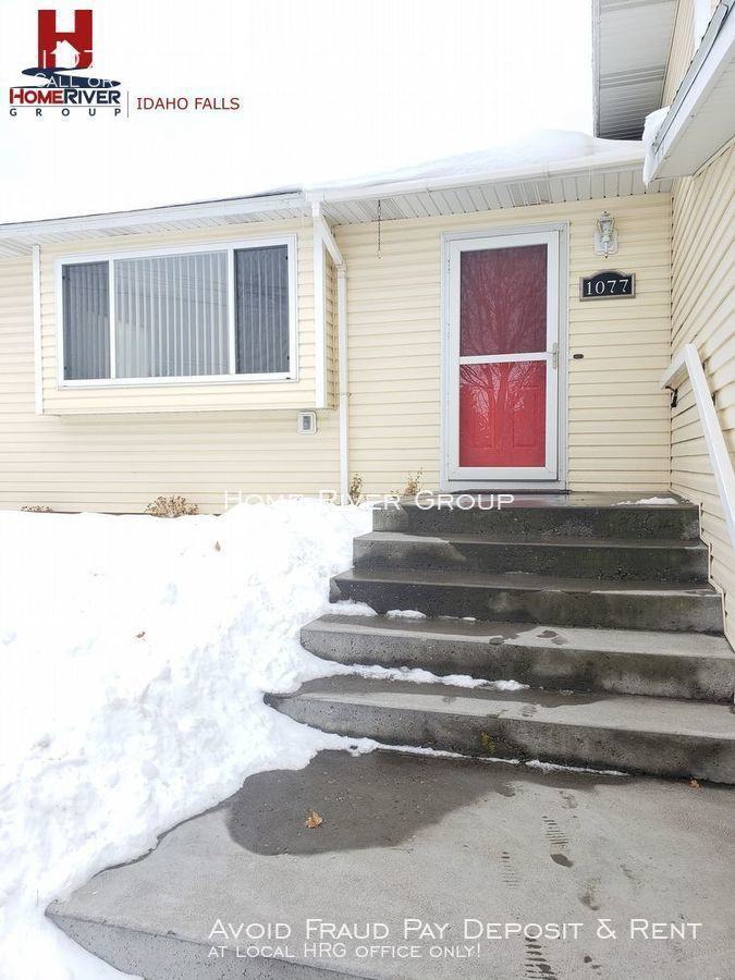 1077 E 1300 N - Photo 2 of 20