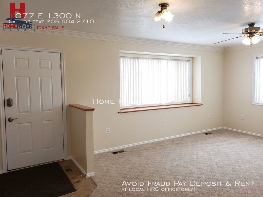 1077 E 1300 N - Photo 3 of 20