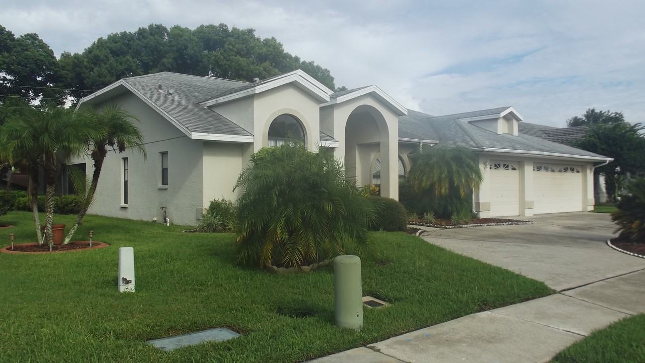 2656 Saddlewood Ln - Photo 2 of 9