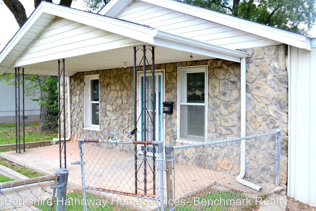 703 W Locust St. - Photo 2 of 44