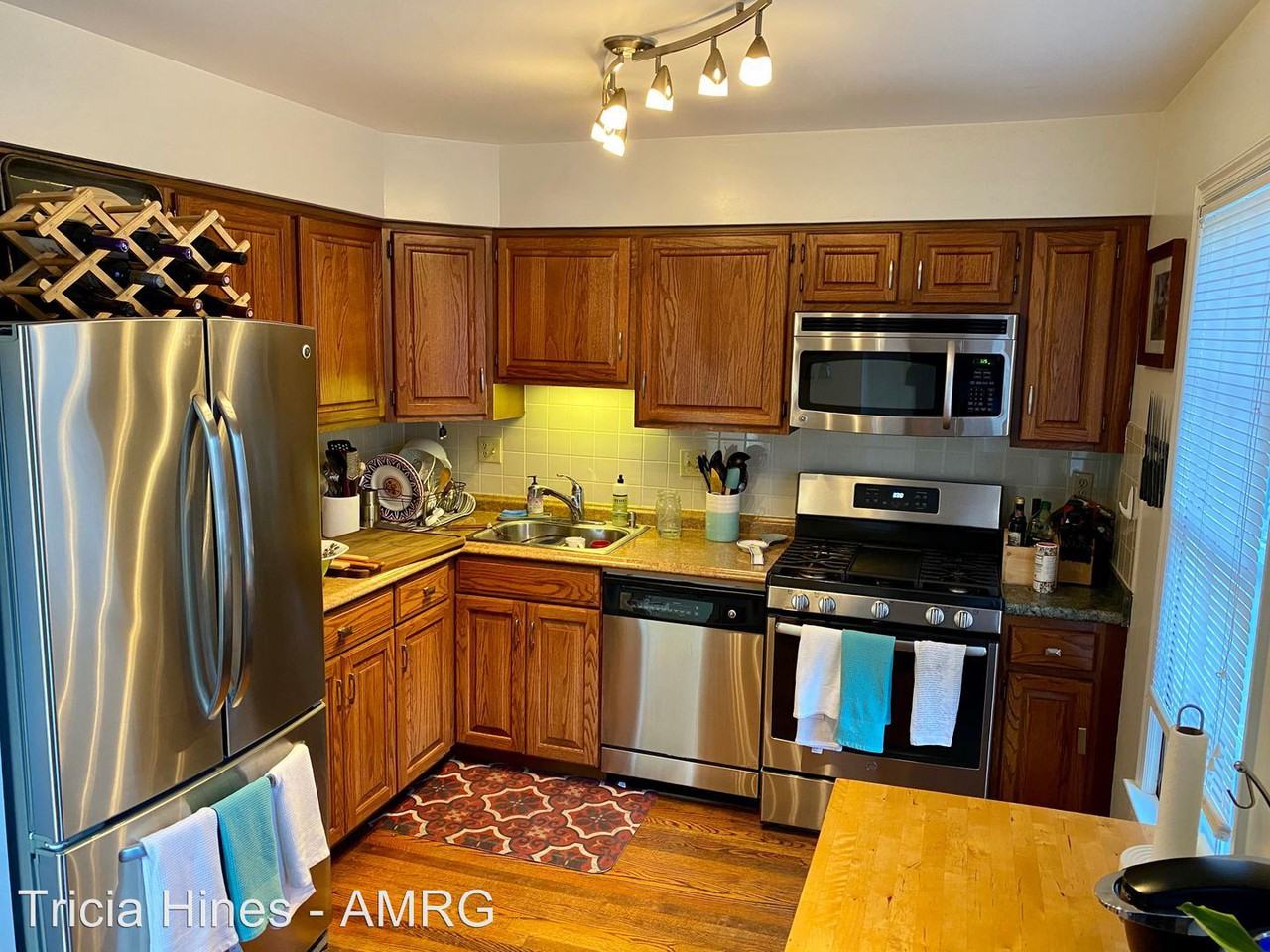 870 N Jackson St - Photo 2 of 9