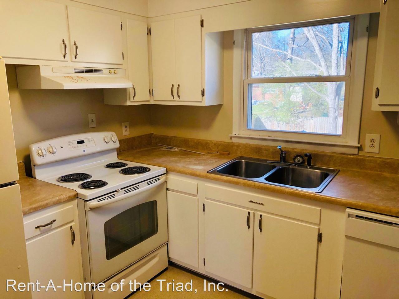 3219 Harte Place - Photo 3 of 10