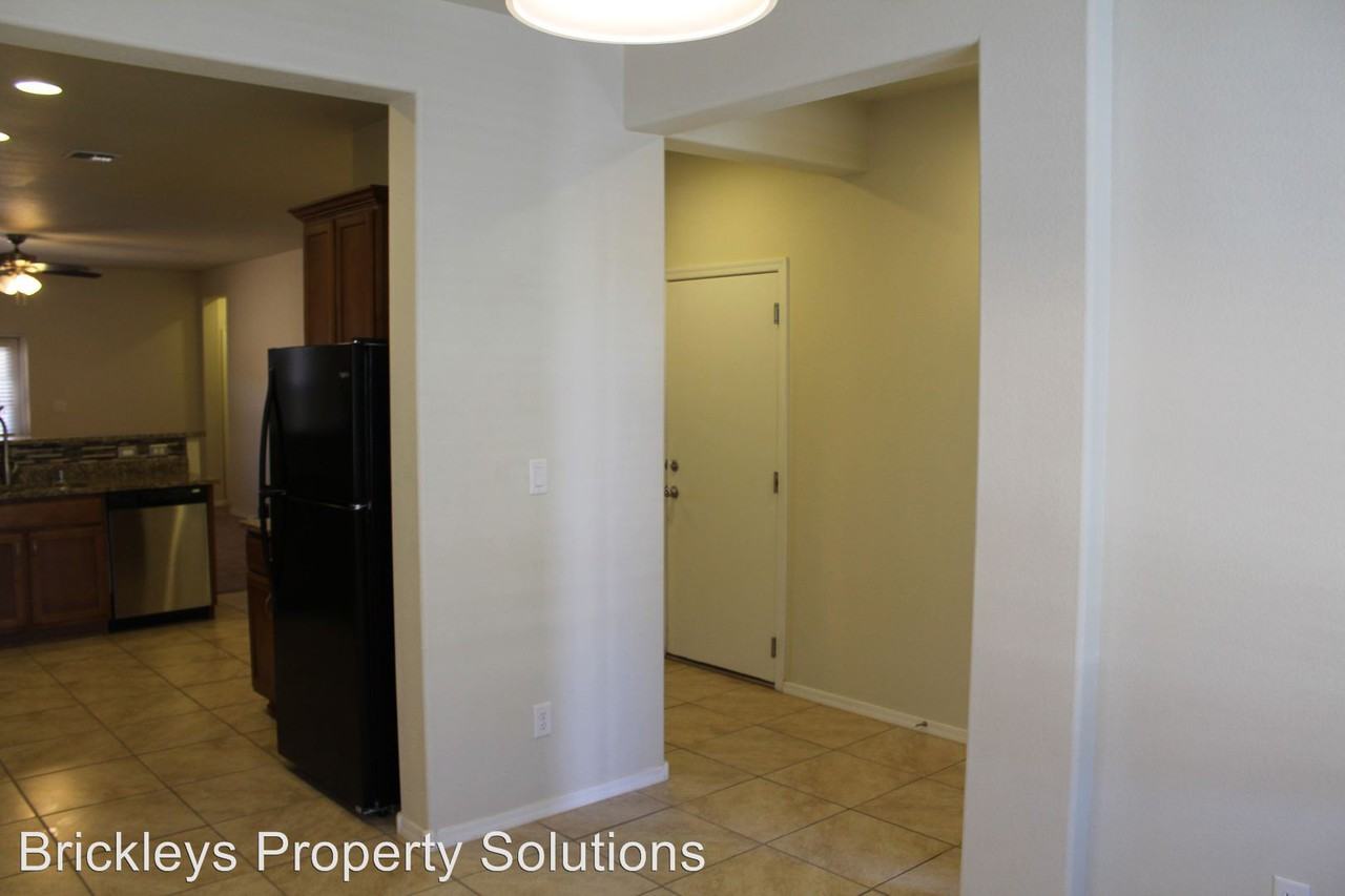 10908 Topacio St Nw - Photo 3 of 21