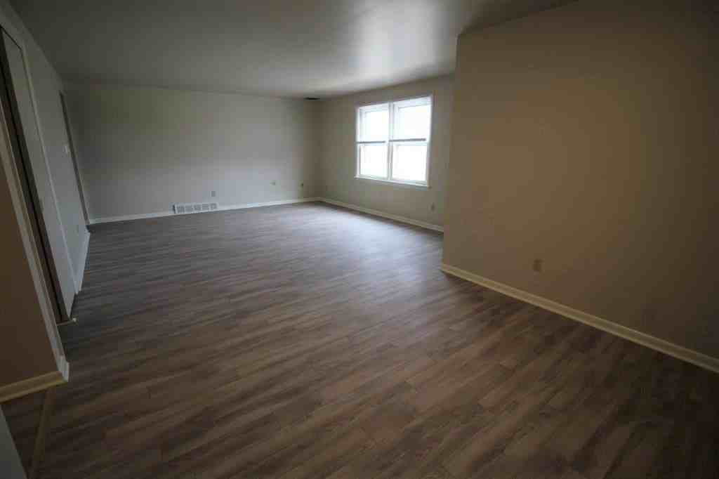 101 W Main St #2 - Photo 3 of 7