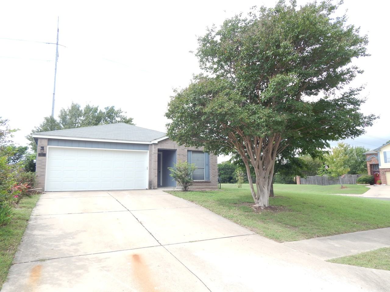 1611 Lantern Light Dr - Photo 2 of 20