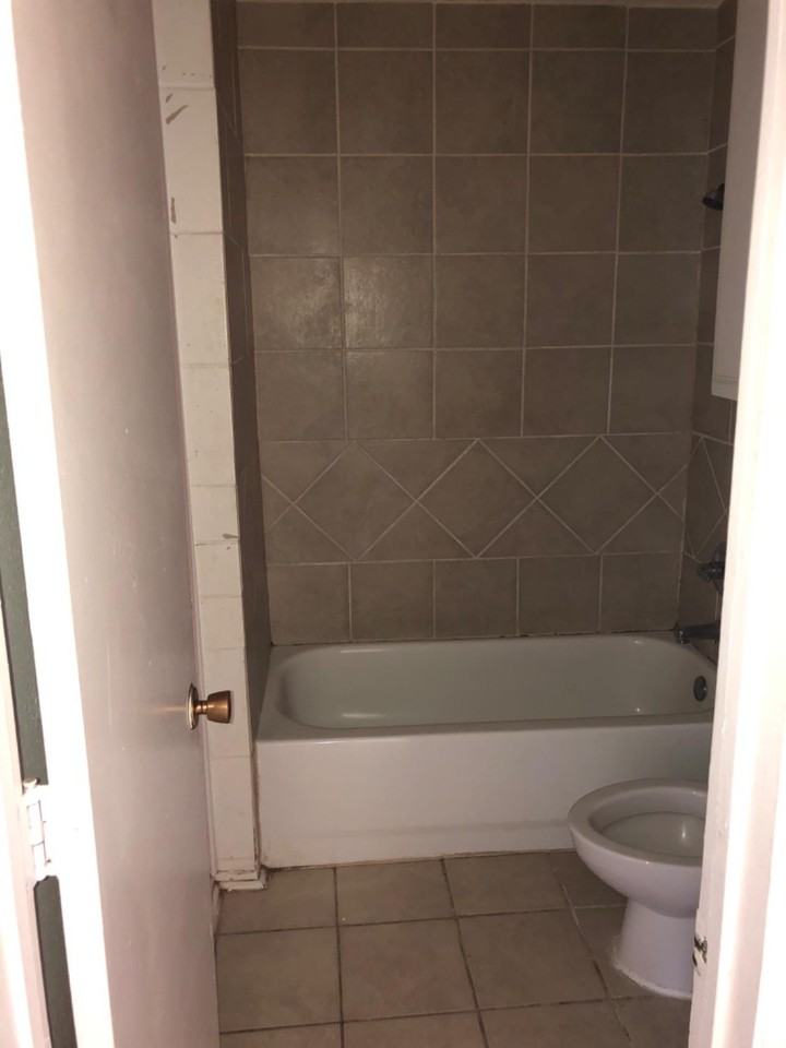 1520 33rd St - Photo 2 of 4