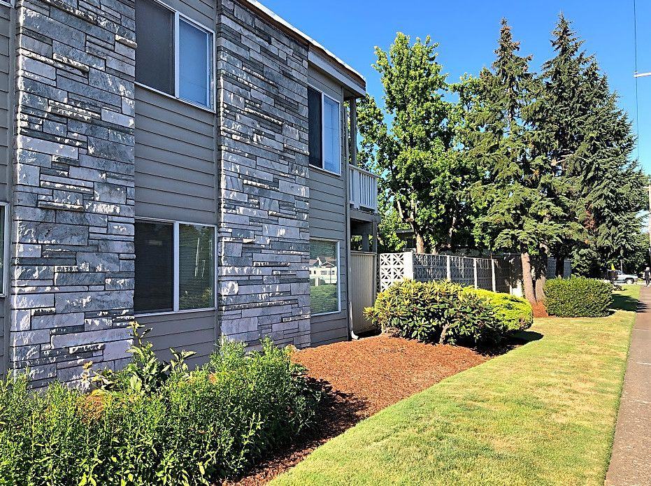 10711 Ne Weidler St - Photo 2 of 2