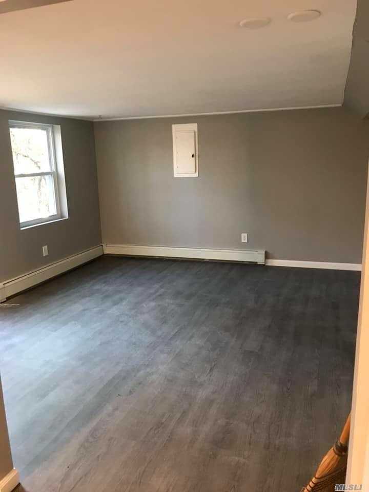 112 Hallock Ln - Photo 2 of 9