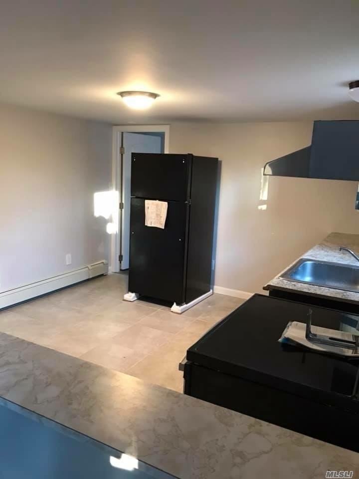 112 Hallock Ln - Photo 3 of 9