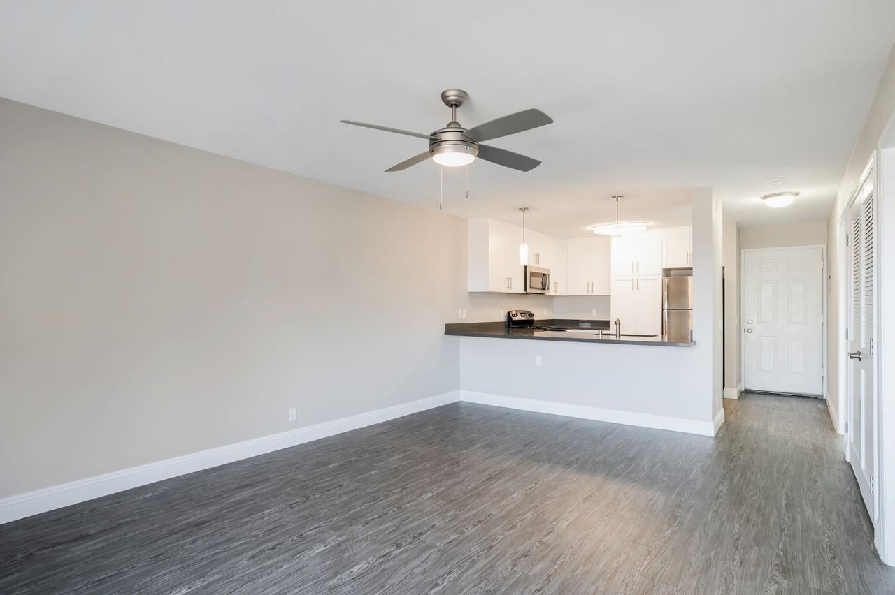 The Avenue at Carlsbad - Photo 7 of 20