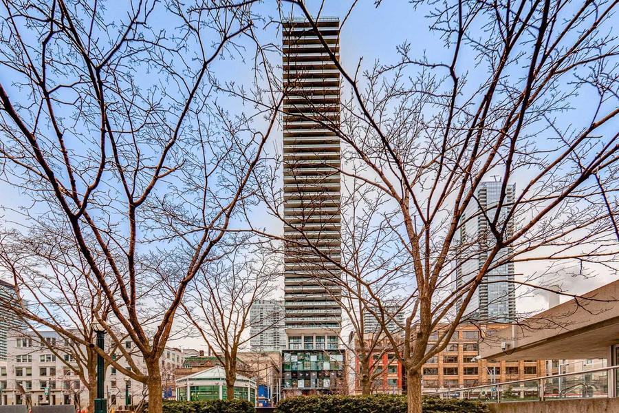 224 King Street West #1004