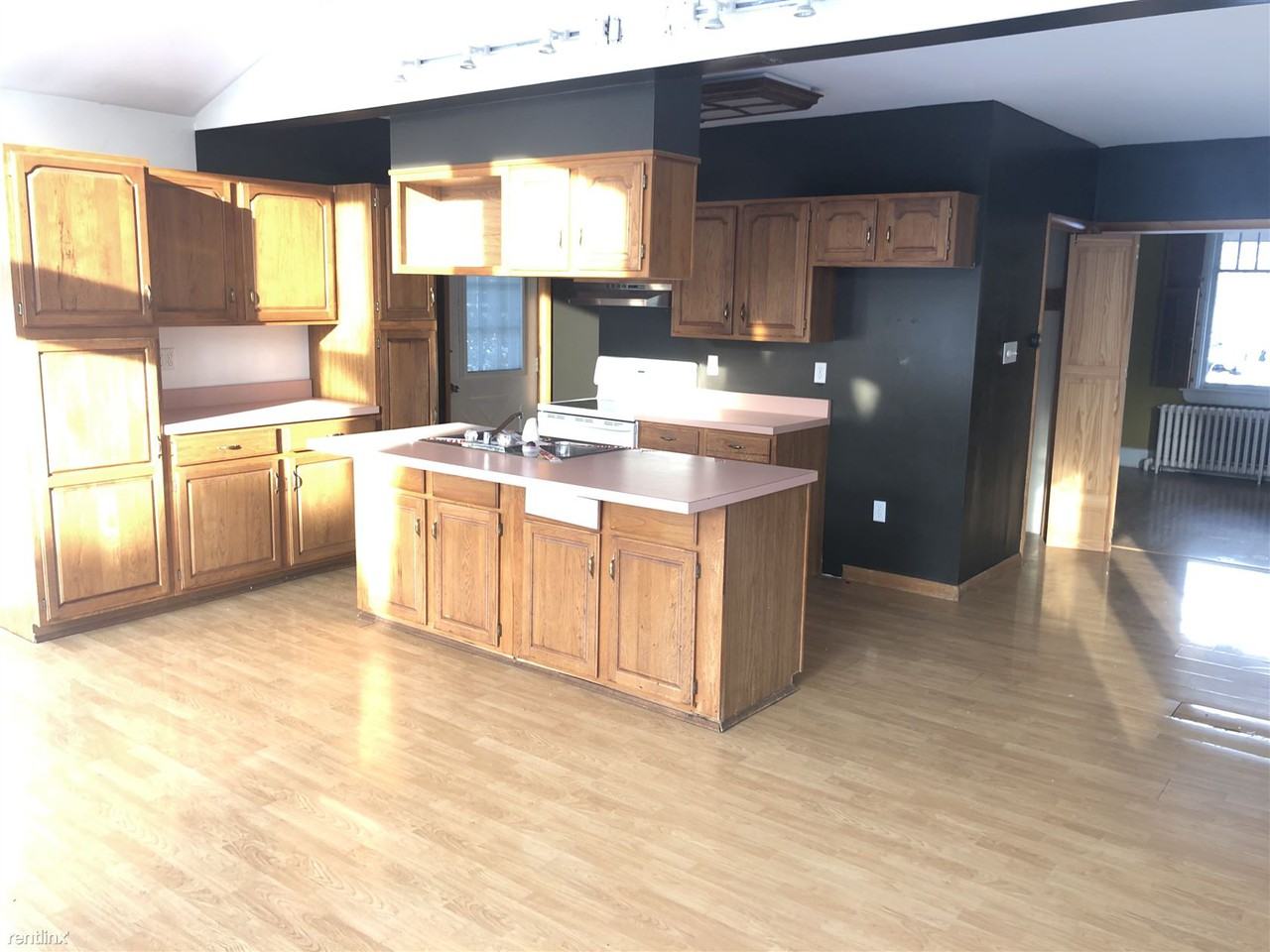 121 Violet St - Photo 3 of 8