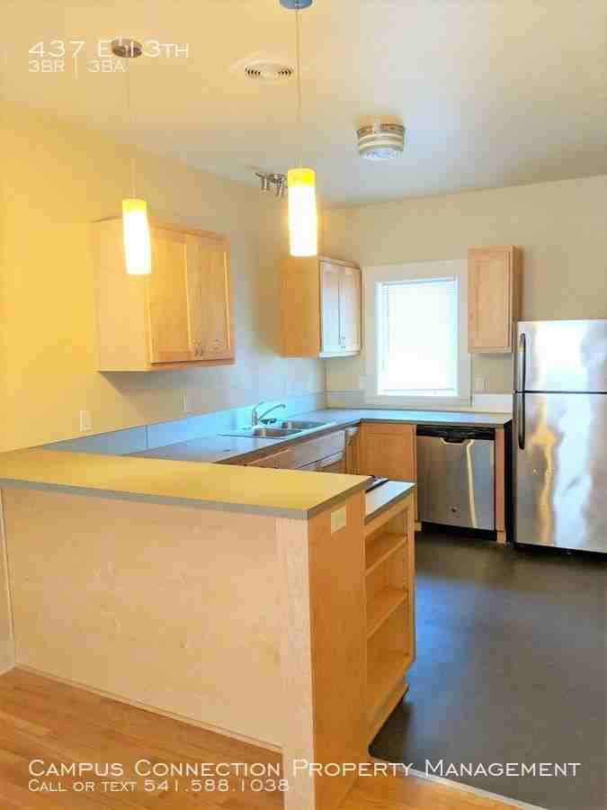 437 E 13th Aly - Photo 2 of 9