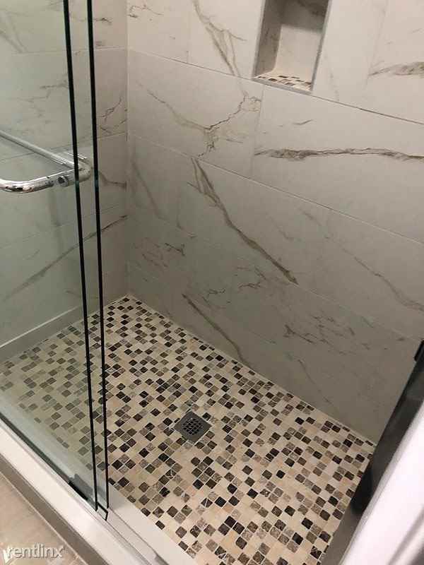 2430 Southwest 9th Street - Photo 2 of 4