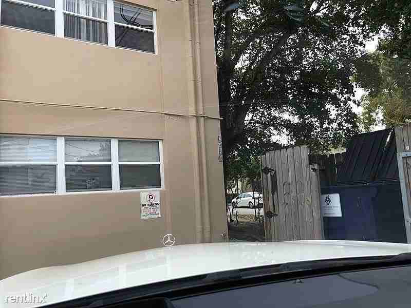 2430 Southwest 9th Street - Photo 3 of 4