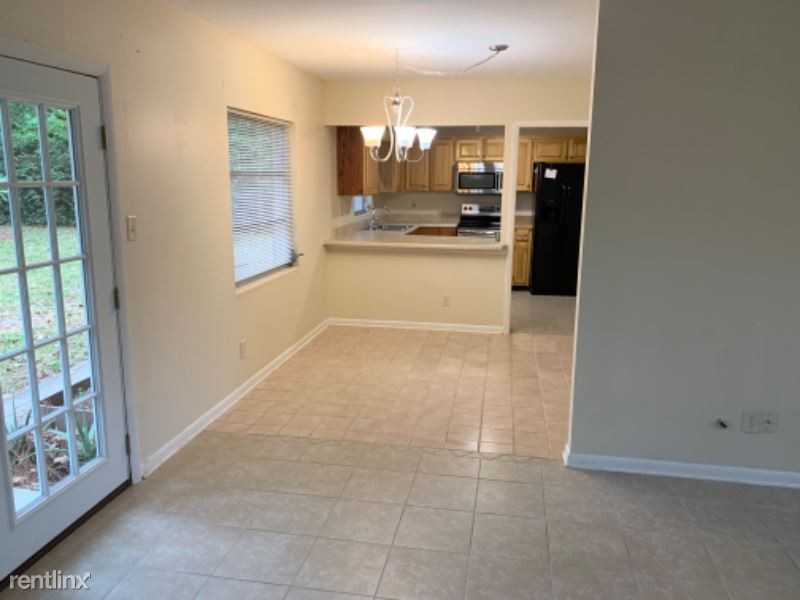 6 Connie Dr - Photo 2 of 8