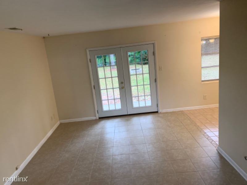 6 Connie Dr - Photo 3 of 8