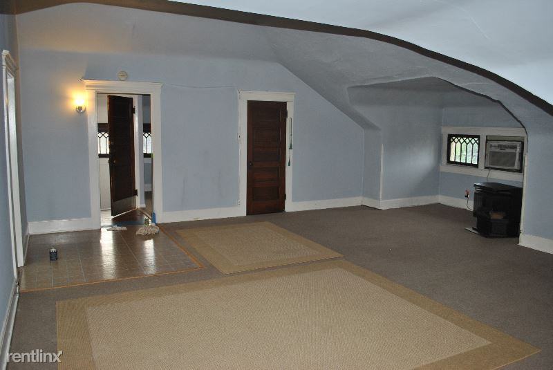 1323 Quarrier St. C - Photo 2 of 6