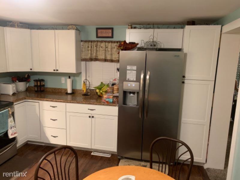 870 Mckinley St - Photo 3 of 8