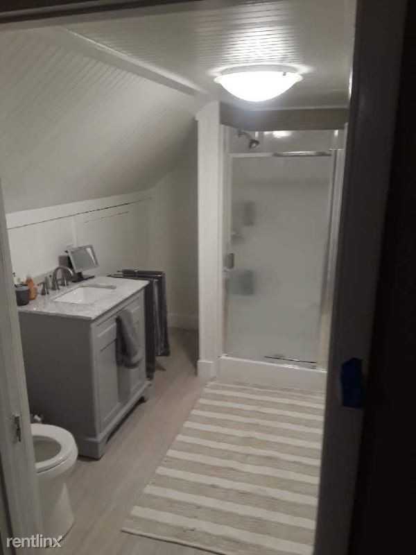 1124 Sw Collins - Photo 2 of 4