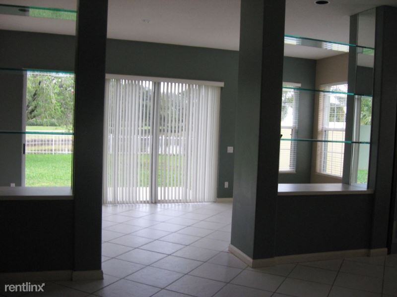 102 Hampton Cir - Photo 2 of 17